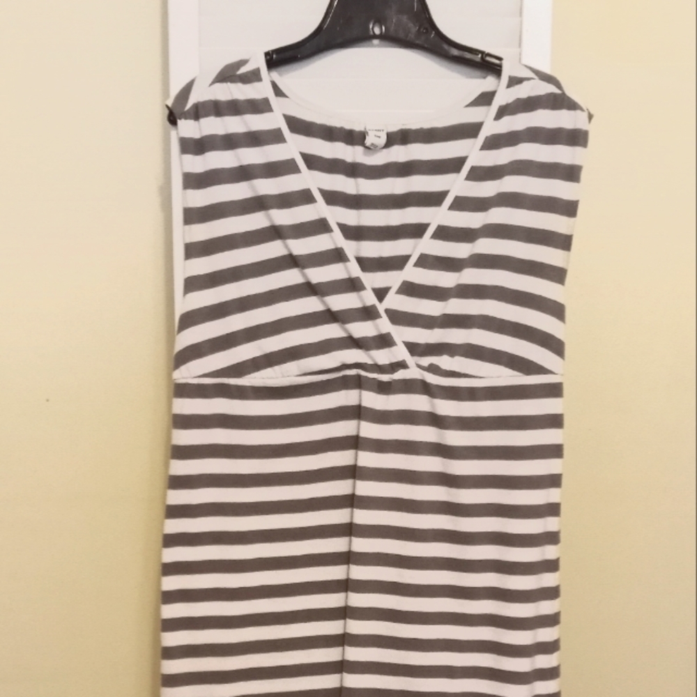 Women's Size S/P Old Navy Short Sleeve V-neck Top